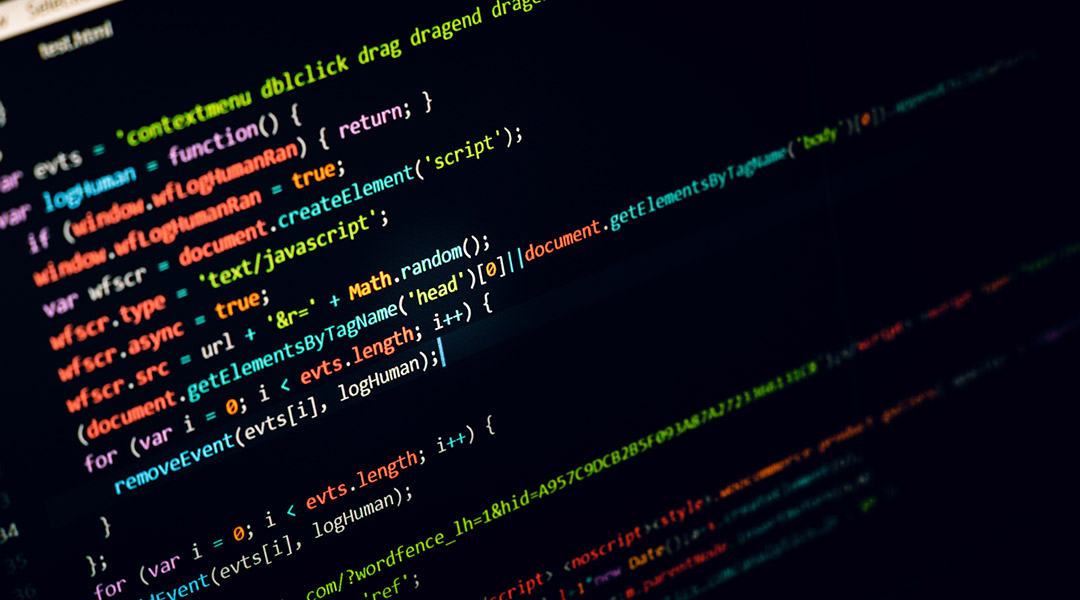 écran d'ordinateur avec du code informatique de couleur DEVENSYS